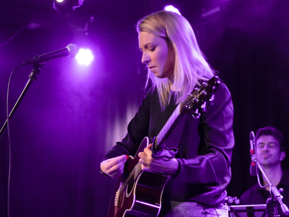 Hannah Scott's Live Folk Music Performance at Worthing Pavilion